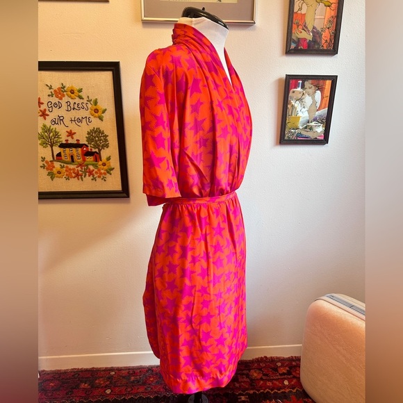 1980s Ports Trademark Designs Hong Kong Star Print Blouse and Skirt Set - Picture 4 of 12